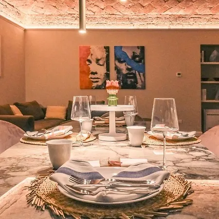 Lägenhet Heart Of Luxury Apt, 100m Piazza Cavalli